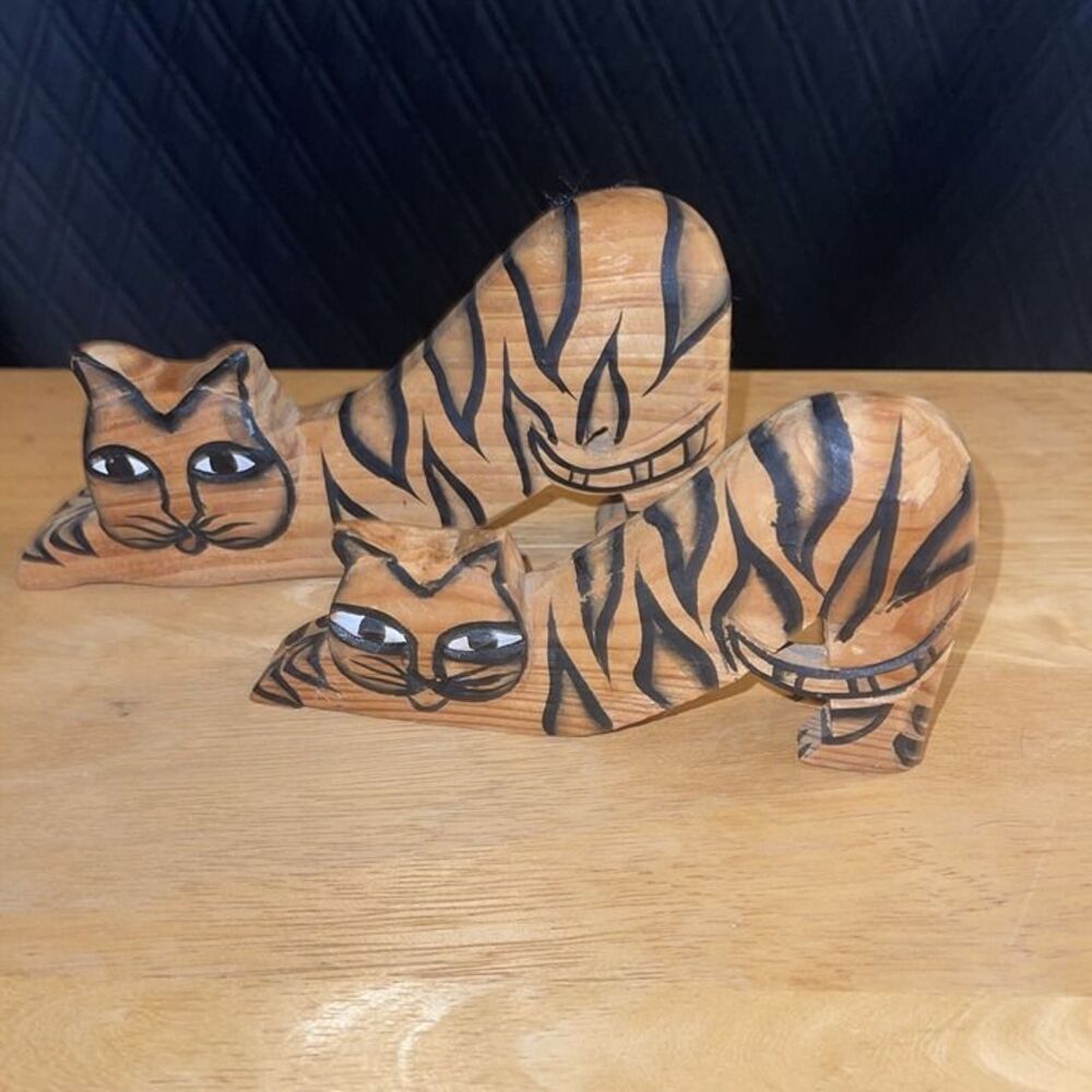 Pair Of 2 Wooden Cat Figurines Folk Art Tabby Striped 3.5" 4" Beachcombers Intl